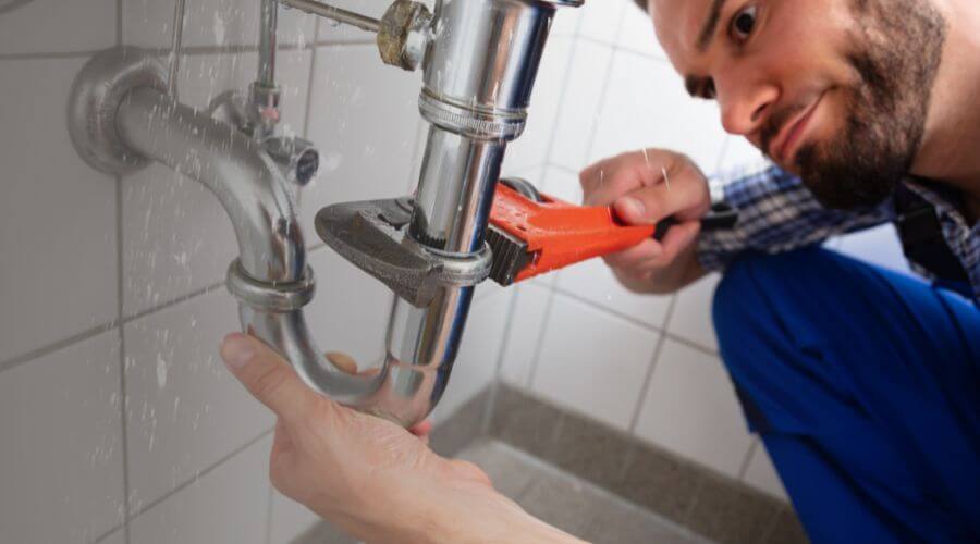Expert burst pipe repair services in Emerado, ND